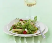 Salat vom Spargel mit Nuss-Holler-Vinaigrette