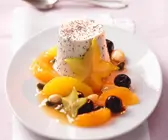 Mohnflan mit Obstsalat