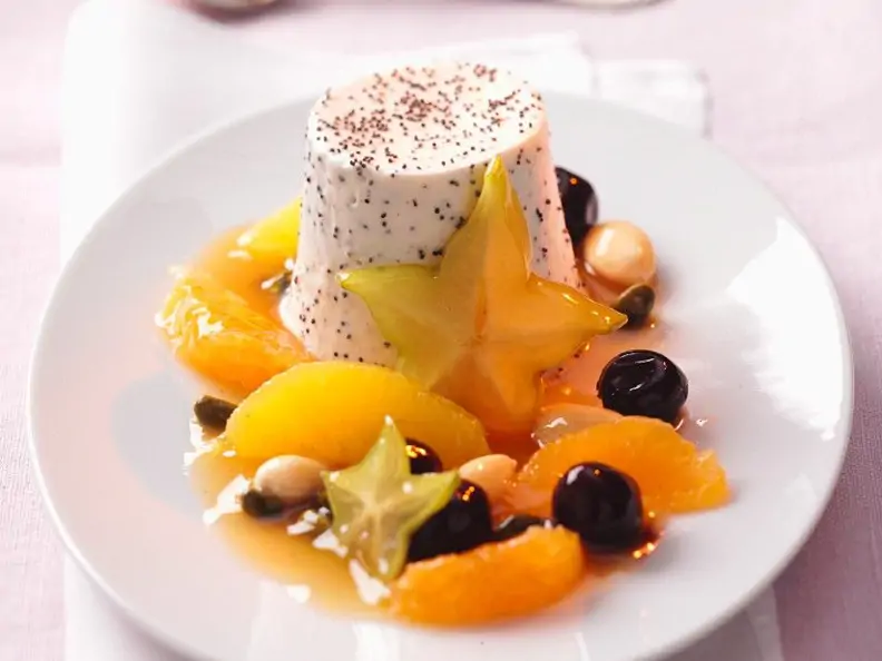 Mohnflan mit Obstsalat