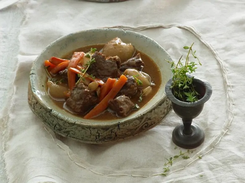 Zwiebelgulsch mit Basamico-Honig-Soße