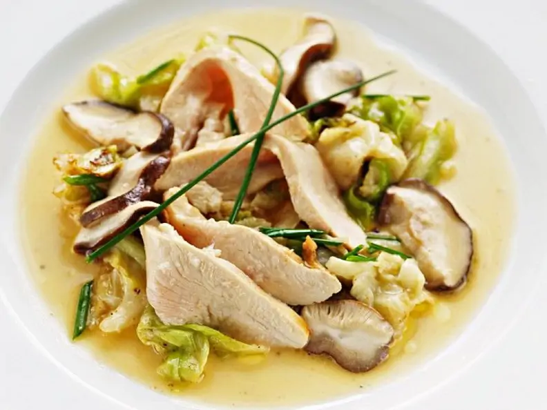 Krautsalat mit Hünchen und Pilzen