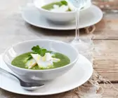 Petersiliensuppe mit Fisch
