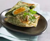Teigtaschen mit Kräutern und Ei