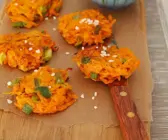 Möhrenpuffer mit Joghurt-Dip