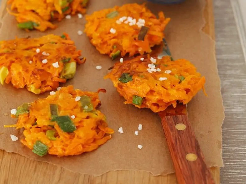 Möhrenpuffer mit Joghurt-Dip