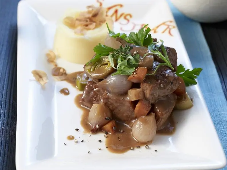 Eintopf mit Rind und Bier aus Irland