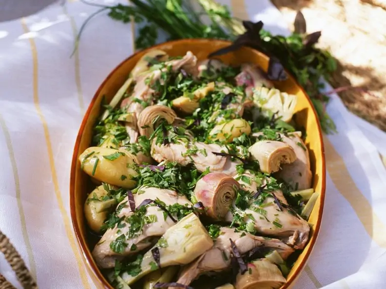 Kaninchen mit Artischocken