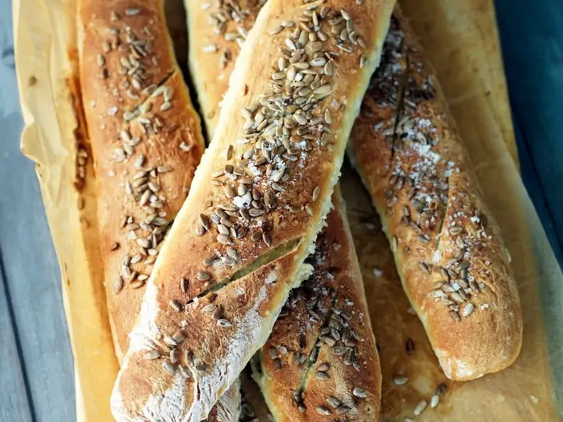 Baguette mit Sonnnenblumenkernen