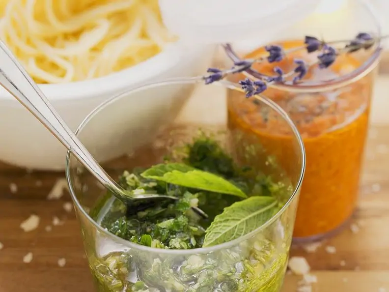 Verschiedene Pesto