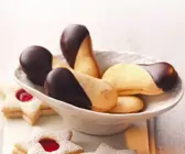 Plätzchen mit Marmelade und Schokolade