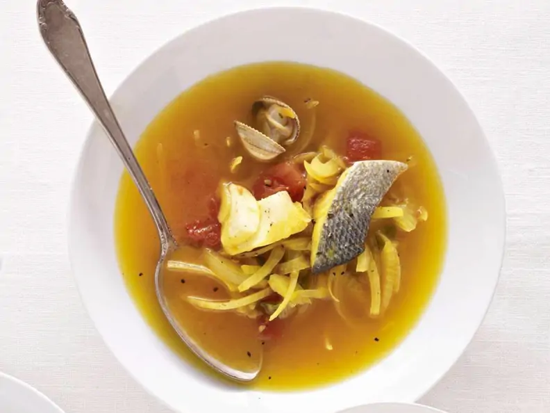 Fischsuppe mit Muscheln