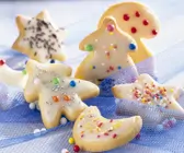 Butterplätzchen mit verschiedener Zuckerdeko