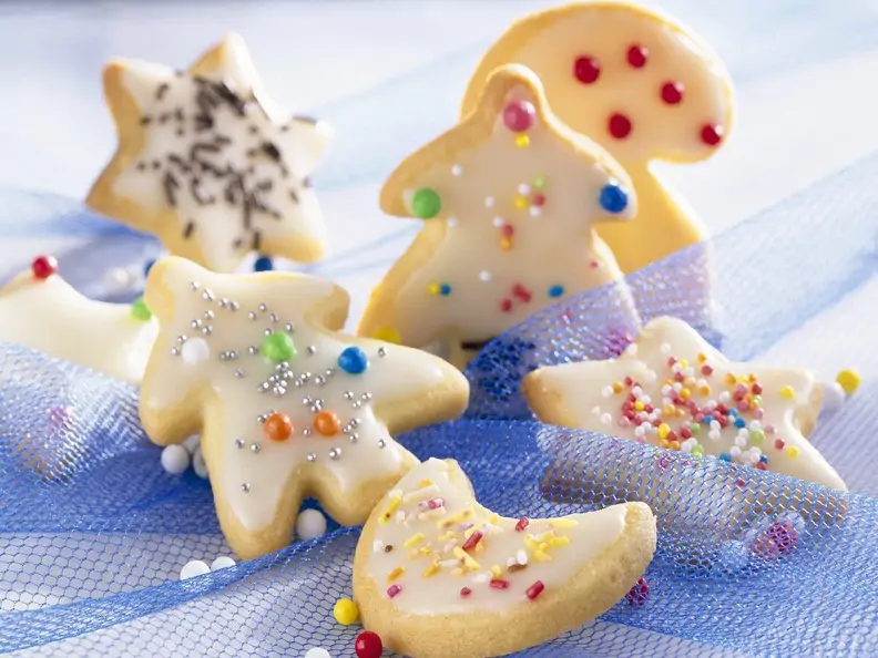 Butterplätzchen mit verschiedener Zuckerdeko