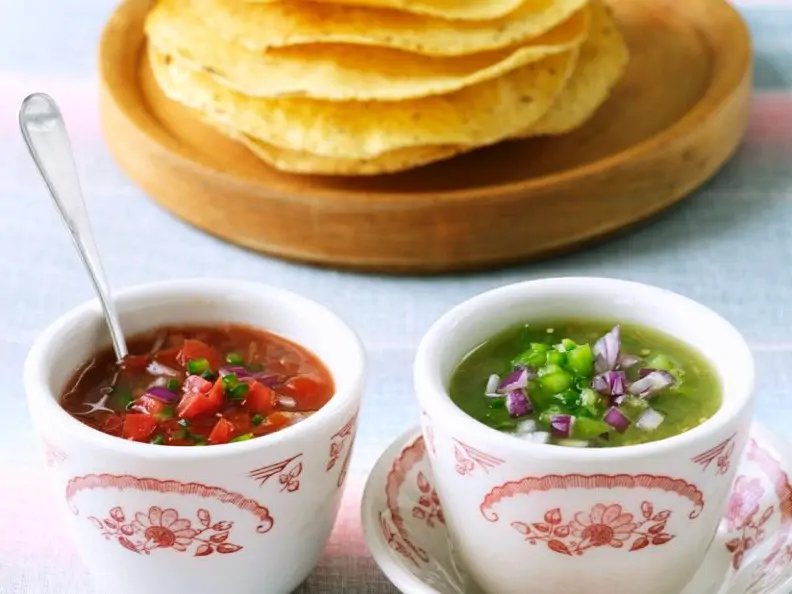 Zweierlei Salsas mit Tortillas