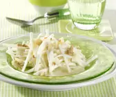 Selleriesalat mit Mayonnaise und Apfel