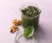 Selbstgemachtes Basilikum-Walnuss-Pesto