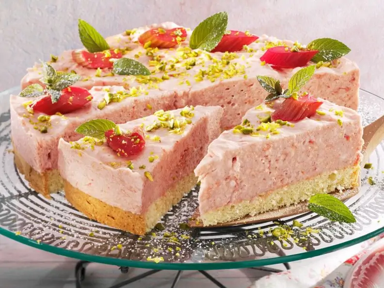 Rhabarbertorte mit Sahne