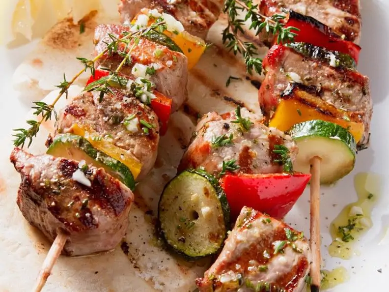 Fleischspieße mit Gemüse vom Grill
