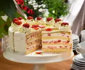 Sahne-Beeren-Torte