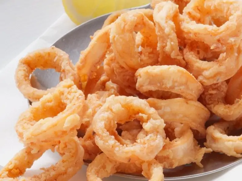 Frittierte Calamari herstellen