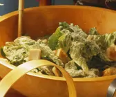 Salat mit Brotwürfeln