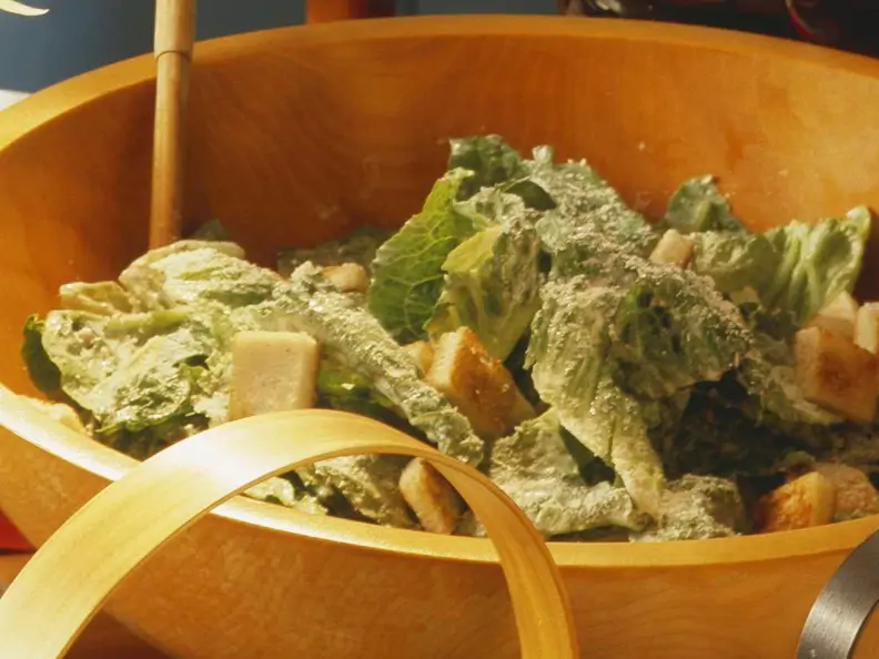 Salat mit Brotwürfeln