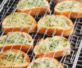 Knoblauchbaguette vom Grill