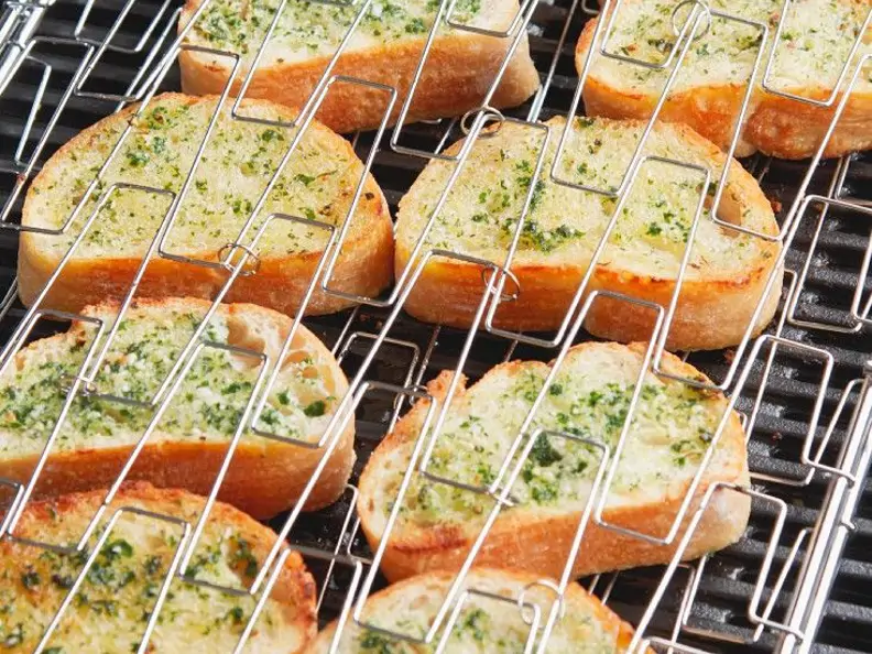 Knoblauchbaguette vom Grill