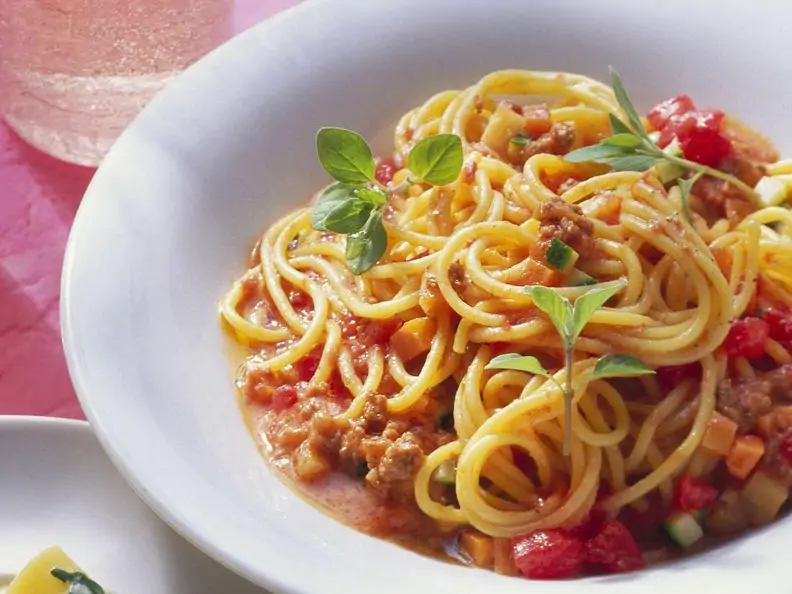 Pasta mit Sahne-Bolognese