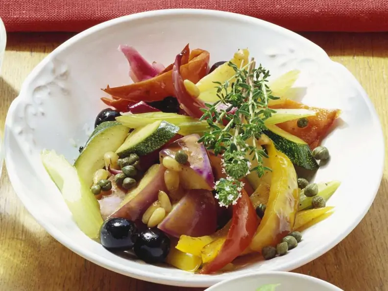 Salat aus Antipasti