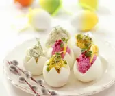 Frischkäse im Ei zu Ostern