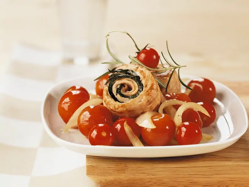 Putenrouladen mit Cocktailtomaten