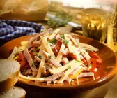 Wurst-Käse-Salat