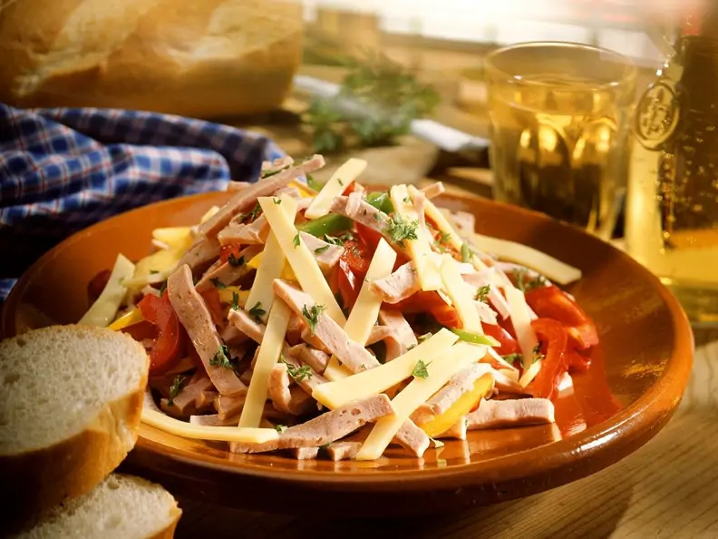 Wurst-Käse-Salat