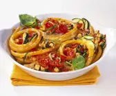 Nudelauflauf mit Zucchini und Tomaten
