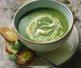 Grüne Suppe mit Kresse