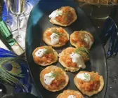 Blinis mit gehacktem Lachs