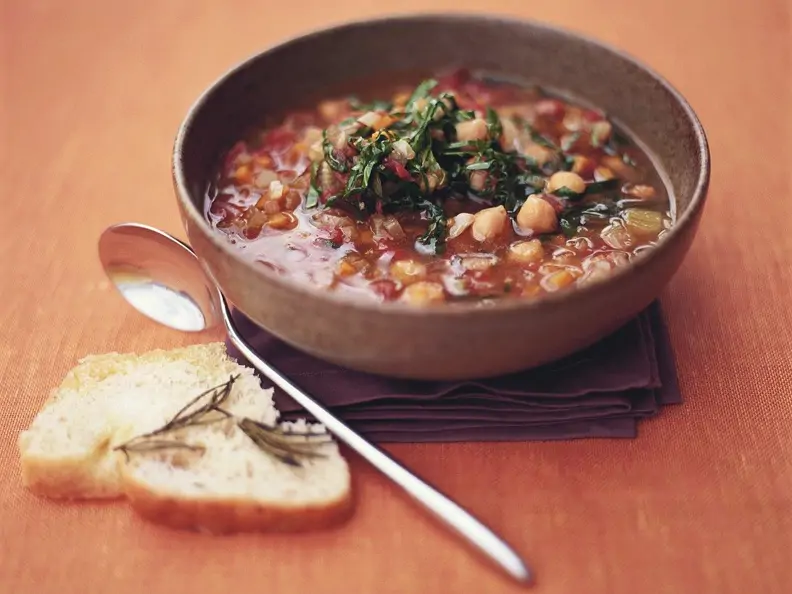 Gemüse-Kichererbsen-Suppe