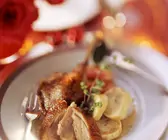 Ente mit Bratapfel und Knödelschnitten