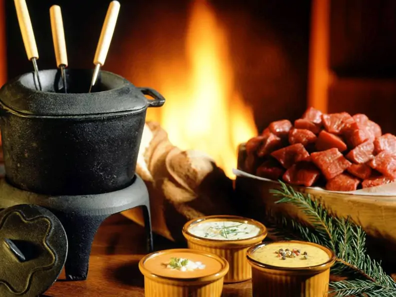 Fondue mit Filet vom Rind