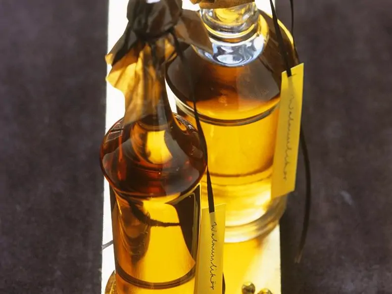 Walnuss-Weißwein-Likör