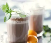 Wärmender Kakao mit Orange und Minze