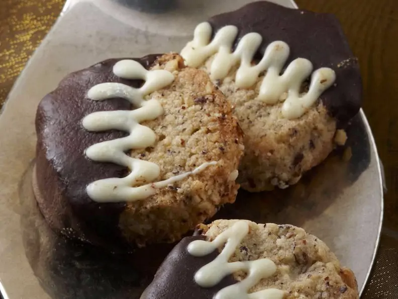 Nougatplätzchen mit Nuss