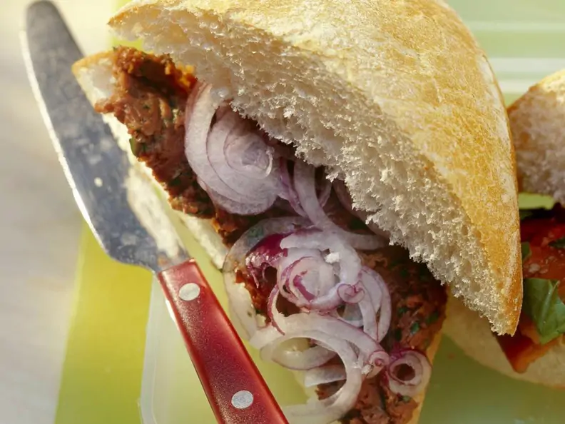 Weißbrot mit Rinderhack