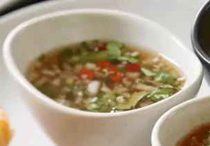Feurige Zwiebelmarinade