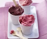 Joghurteis mit Beeren
