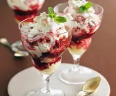 Sahniges Erdbeerdessert