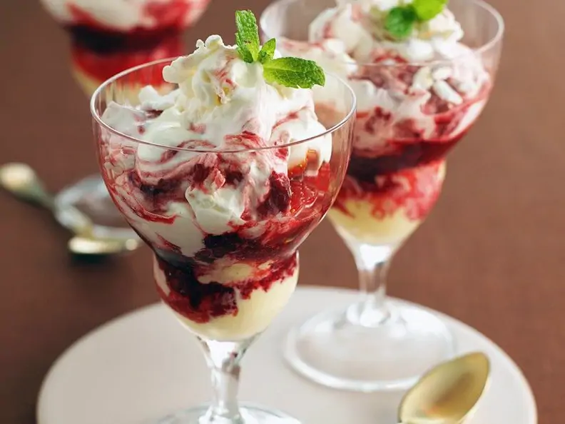 Sahniges Erdbeerdessert