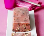 Meloneneis mit Pistazien
