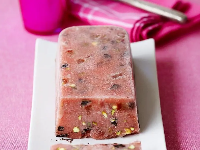 Meloneneis mit Pistazien